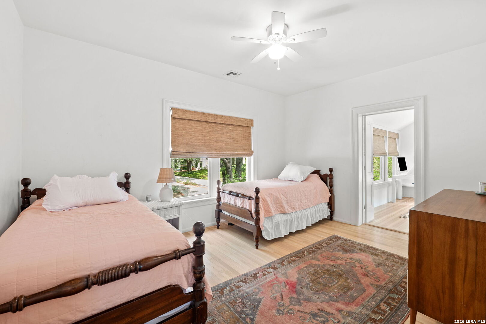 137 PARK DR, Olmos Park, TX 78212
