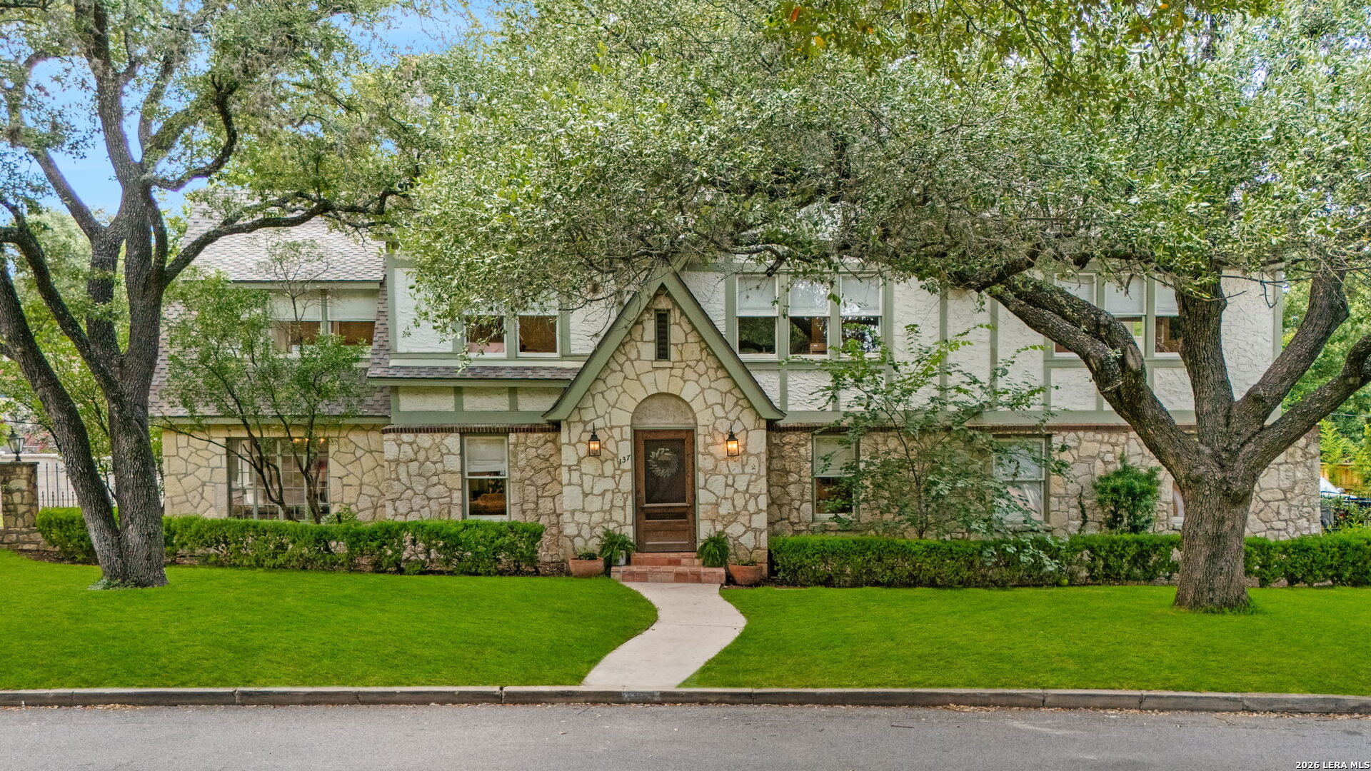 137 PARK DR, Olmos Park, TX 78212