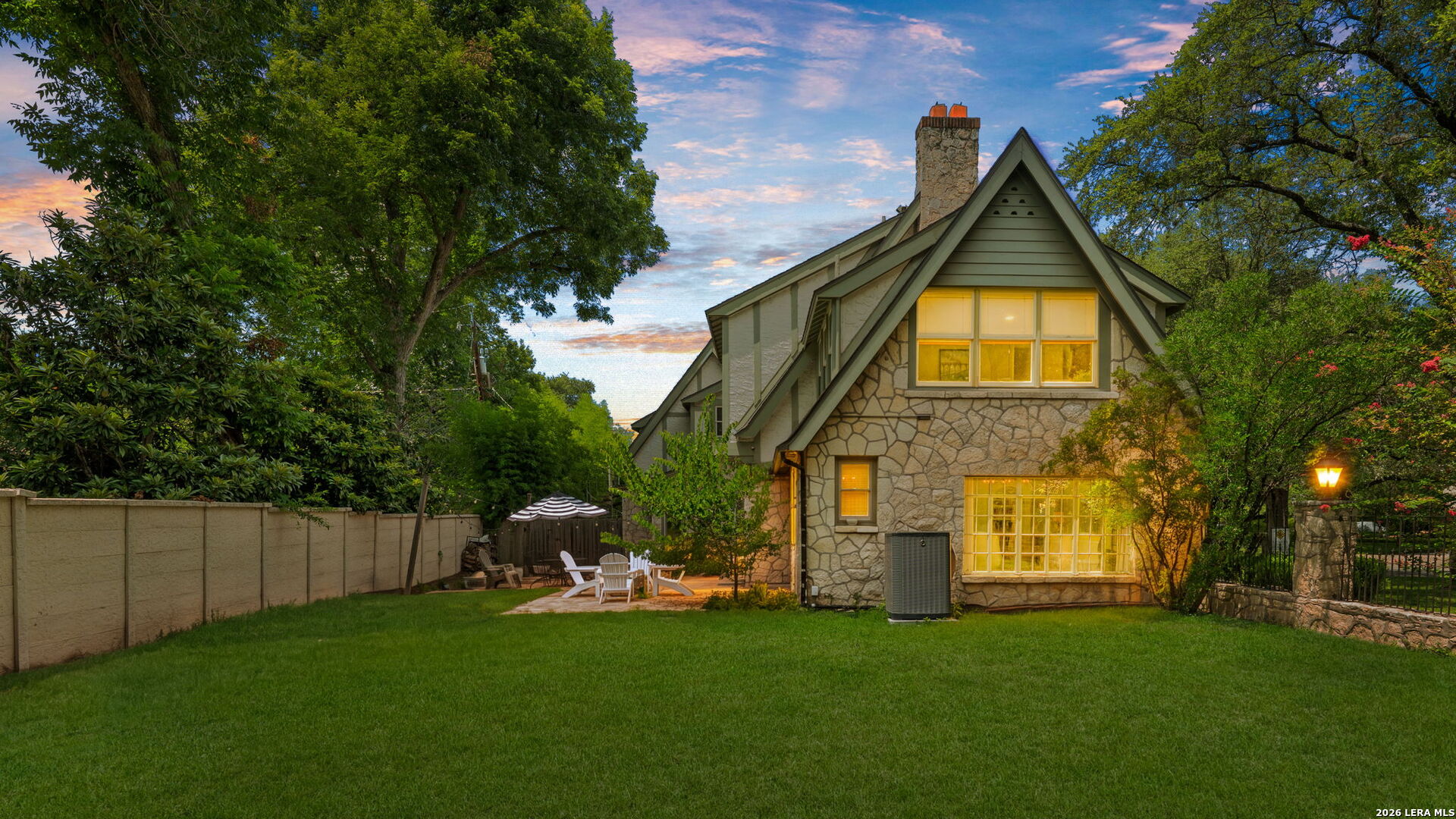 137 PARK DR, Olmos Park, TX 78212