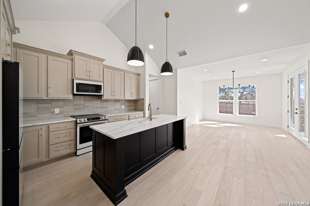 301 BOW DR, Kerrville, TX 78028