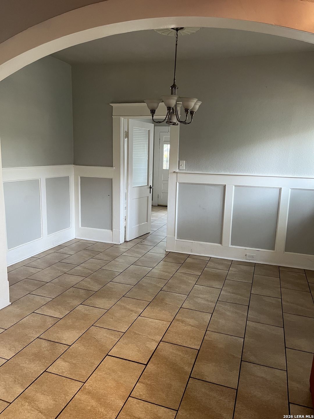 2108 SAUNDERS Ave, San Antonio, TX 78207