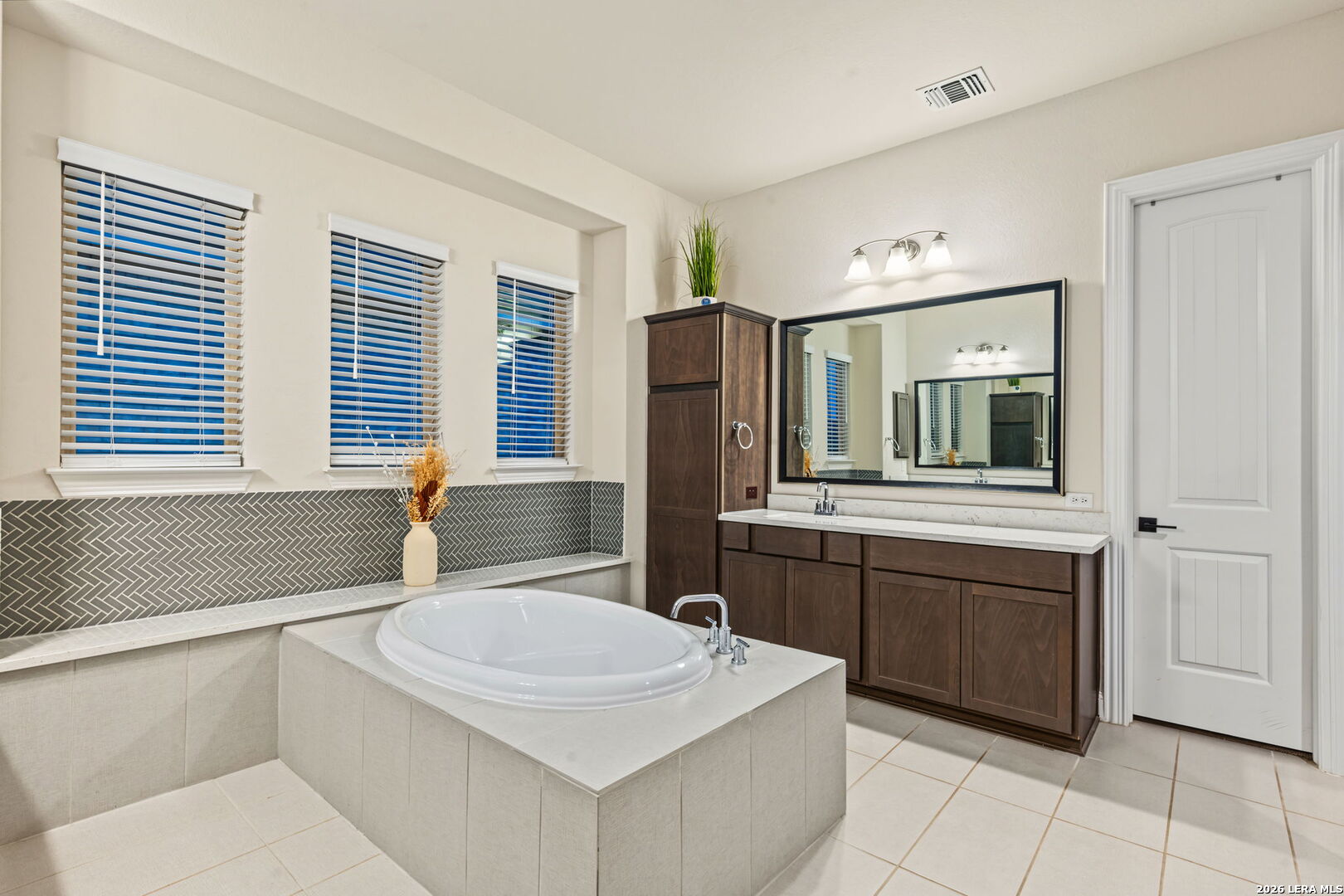 122 HUNTWICK DR, Boerne, TX 78006