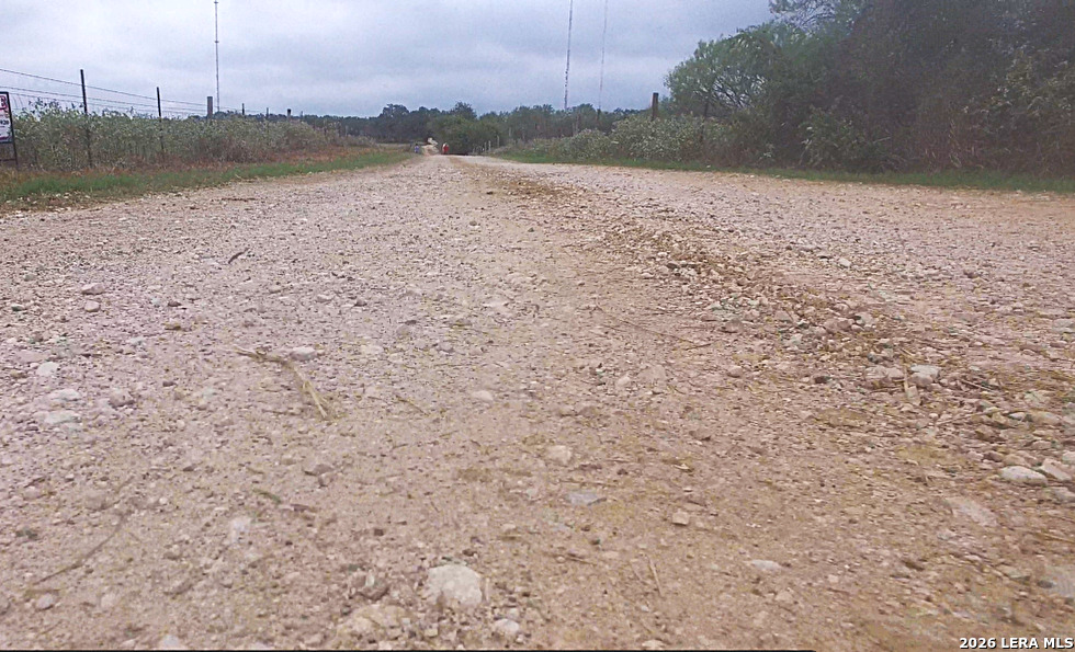 681 COUNTY LINE LN, San Antonio, TX 78223
