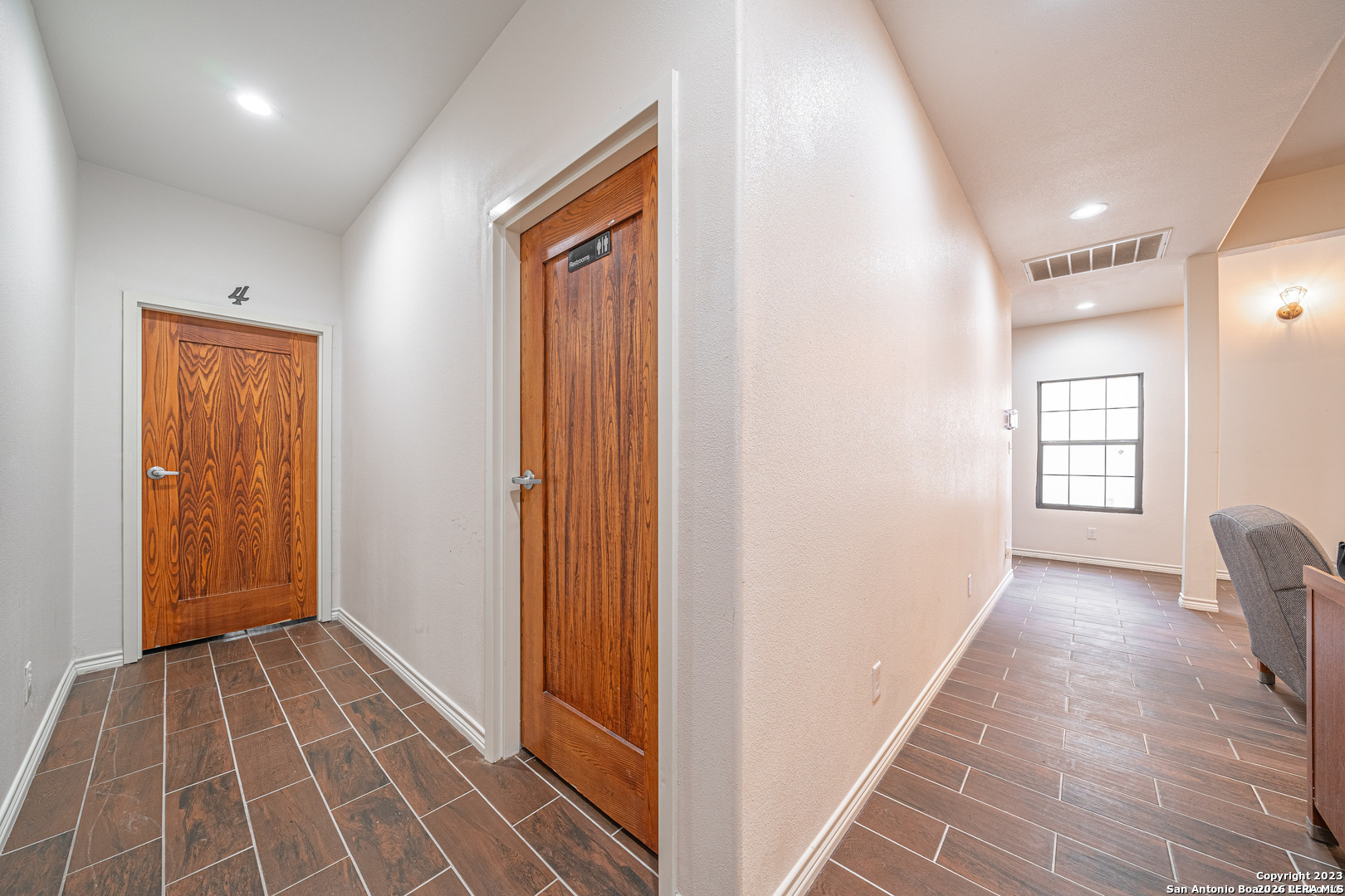 233 ESMERALDA DR, San Antonio, TX 78228