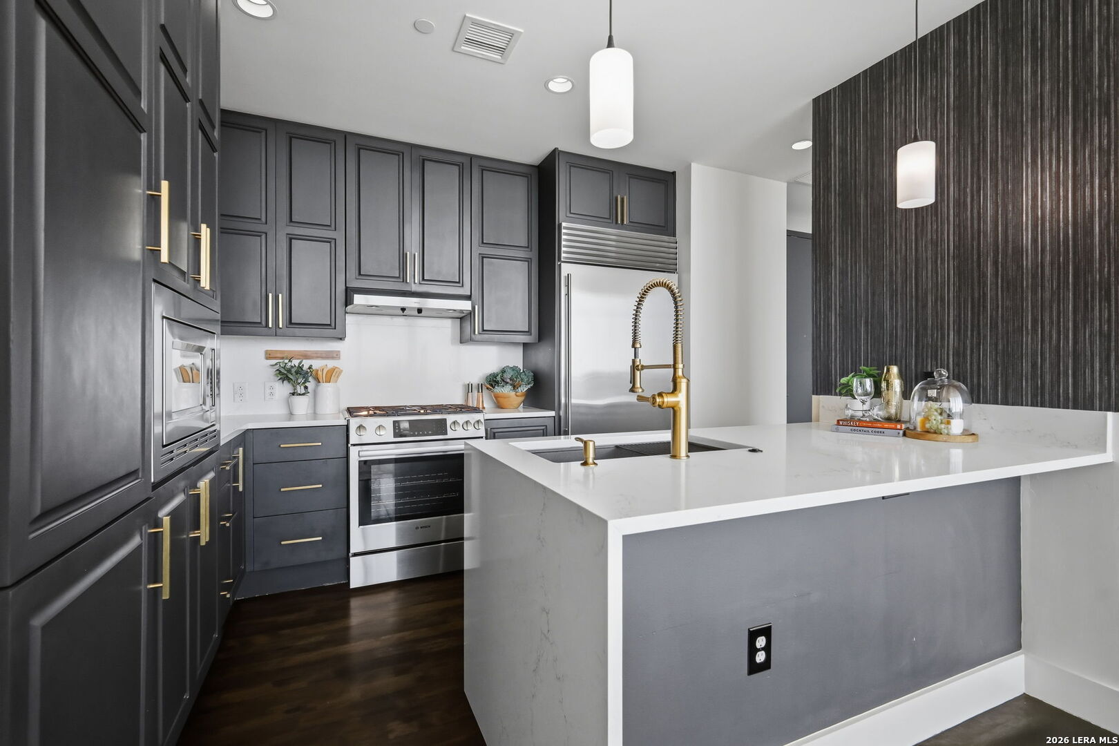 610 E Market St, #UNIT 2605, San Antonio, TX 78205
