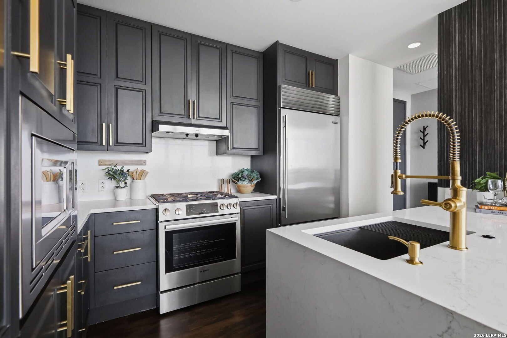 610 E Market St, #UNIT 2605, San Antonio, TX 78205