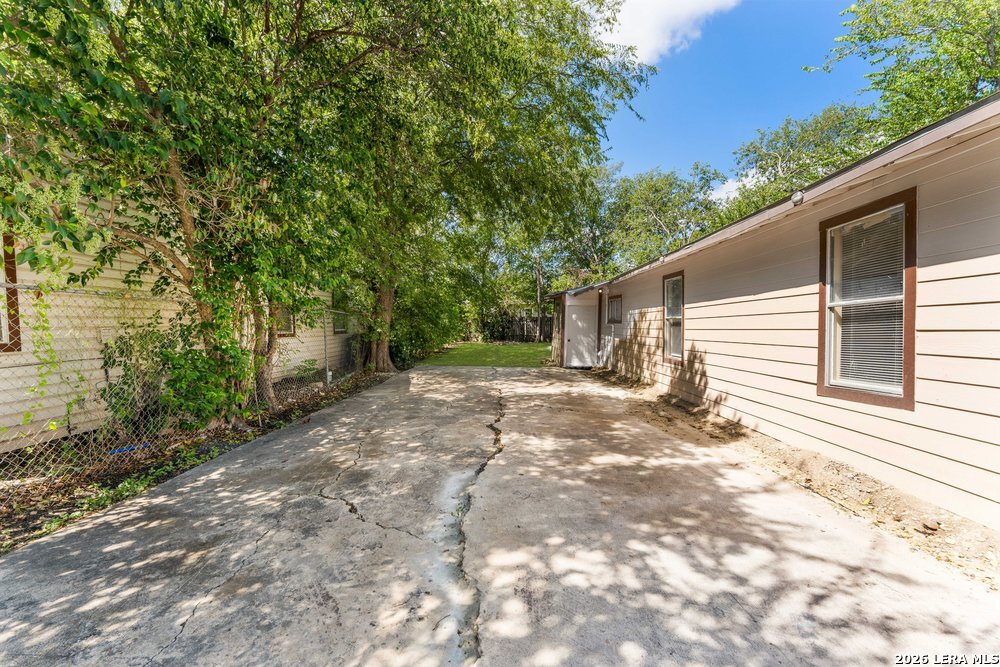 537 N San Gabriel, San Antonio, TX 78228