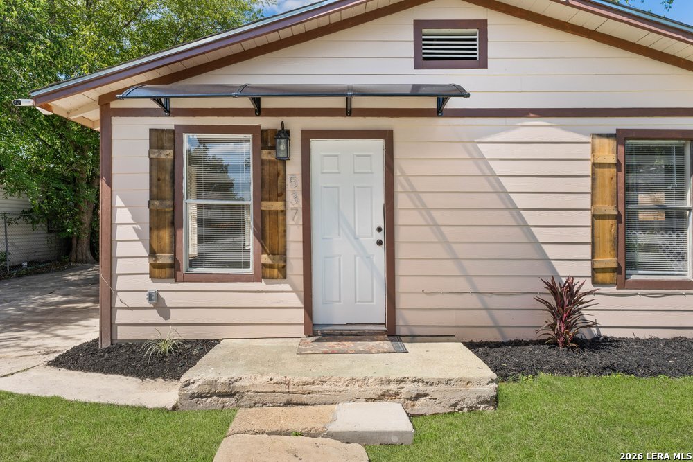 537 N San Gabriel, San Antonio, TX 78228