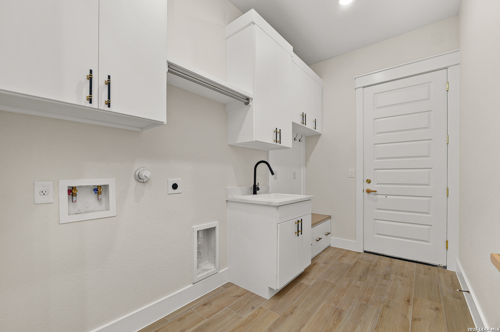 116 Pioneer Dr, La Vernia, TX 78121