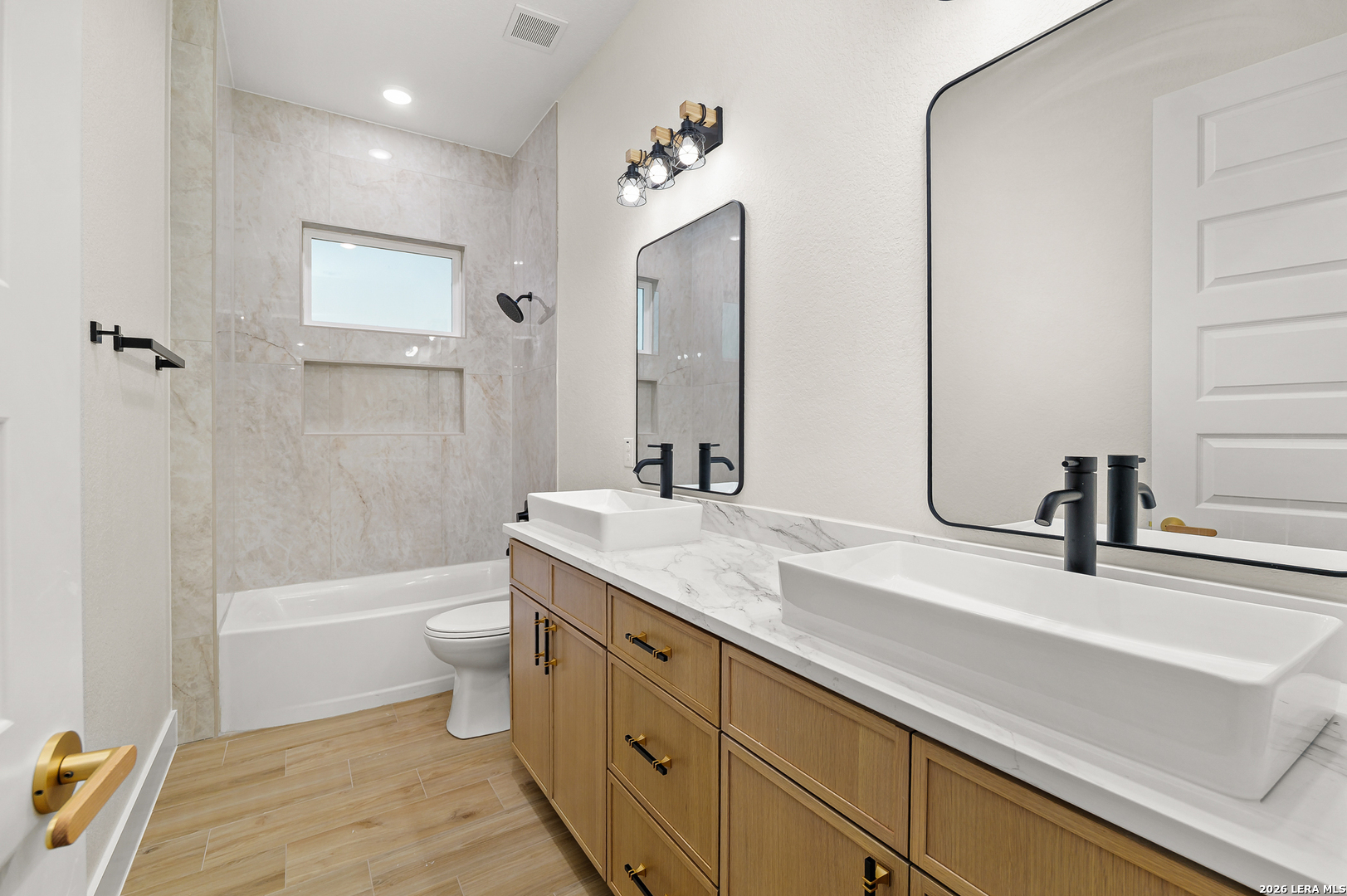 116 Pioneer Dr, La Vernia, TX 78121