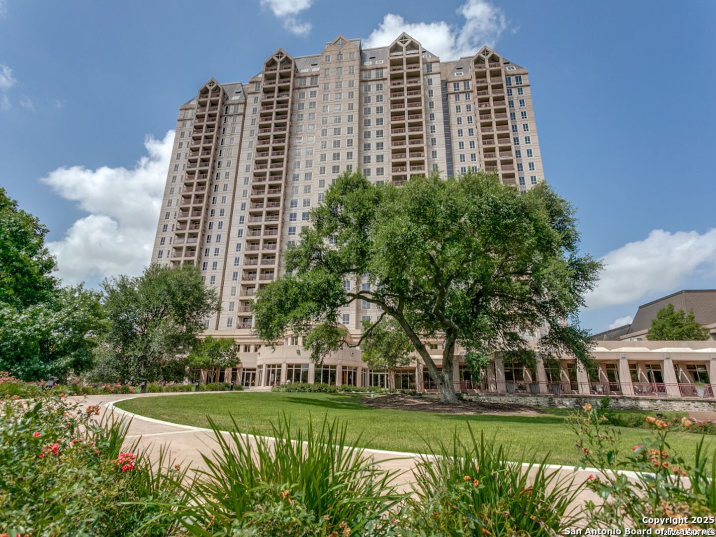 1 Towers Park Lane, #1004, San Antonio, TX 78209