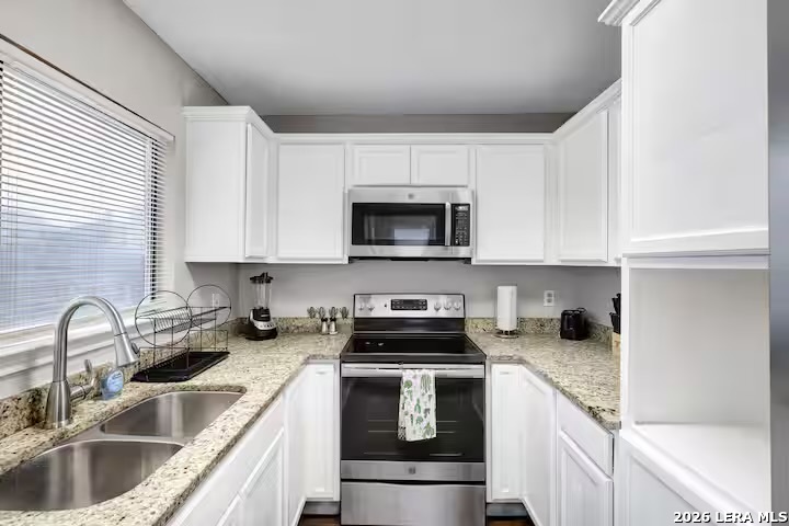 10218 BARRON FLD, San Antonio, TX 78245