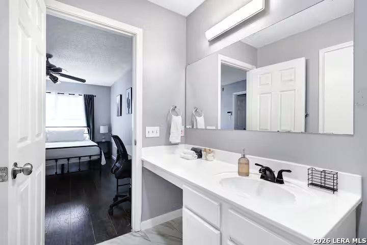 10218 BARRON FLD, San Antonio, TX 78245