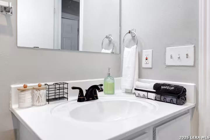 10218 BARRON FLD, San Antonio, TX 78245