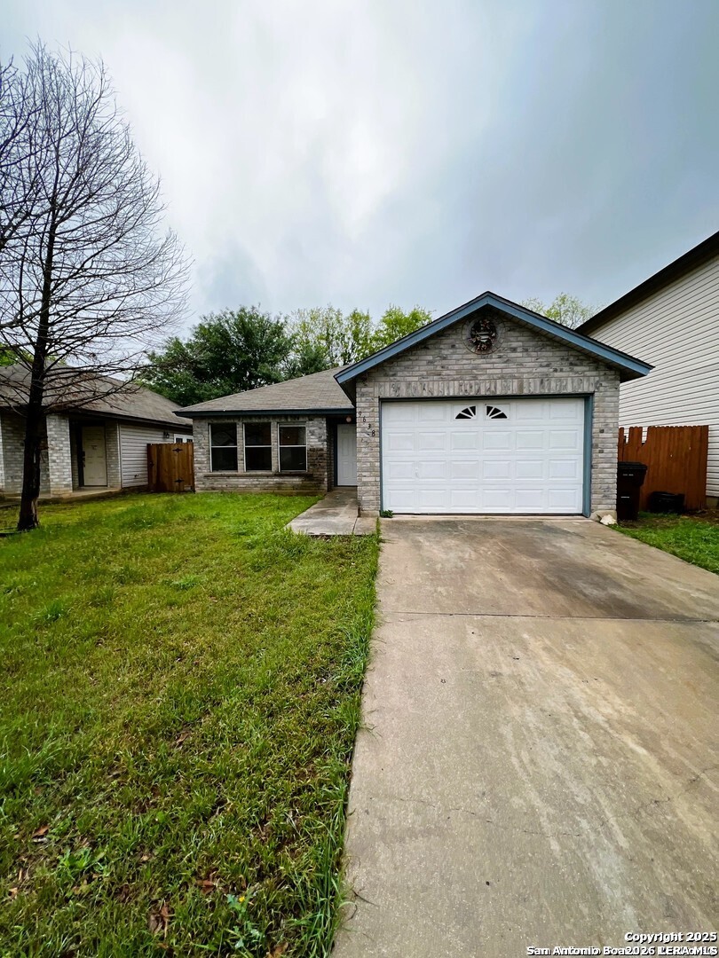9638 Green Plains Dr, San Antonio, TX 78245