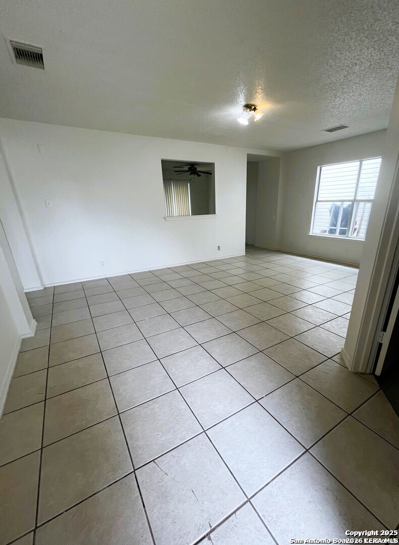 9638 Green Plains Dr, San Antonio, TX 78245