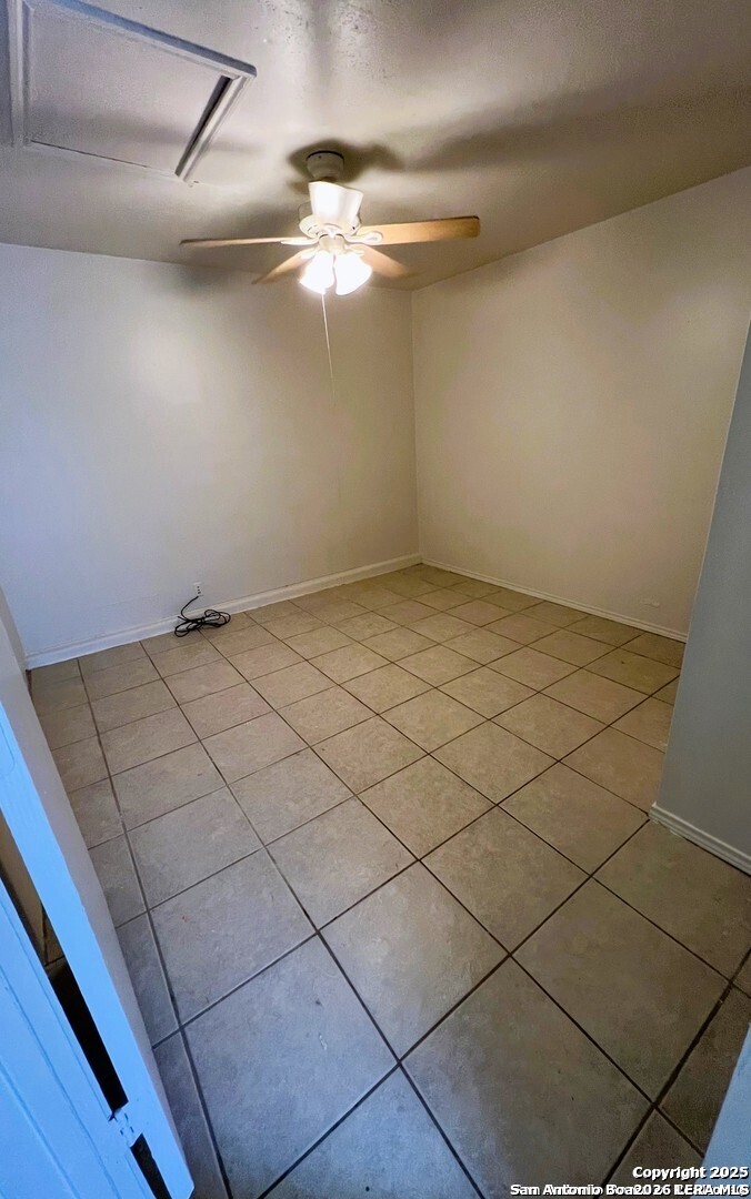 9638 Green Plains Dr, San Antonio, TX 78245