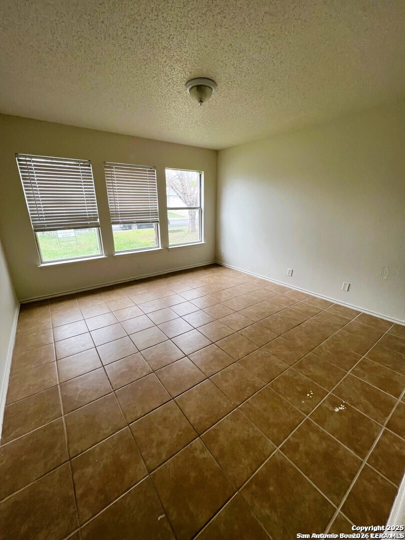 9638 Green Plains Dr, San Antonio, TX 78245