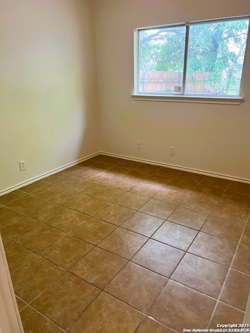 9638 Green Plains Dr, San Antonio, TX 78245