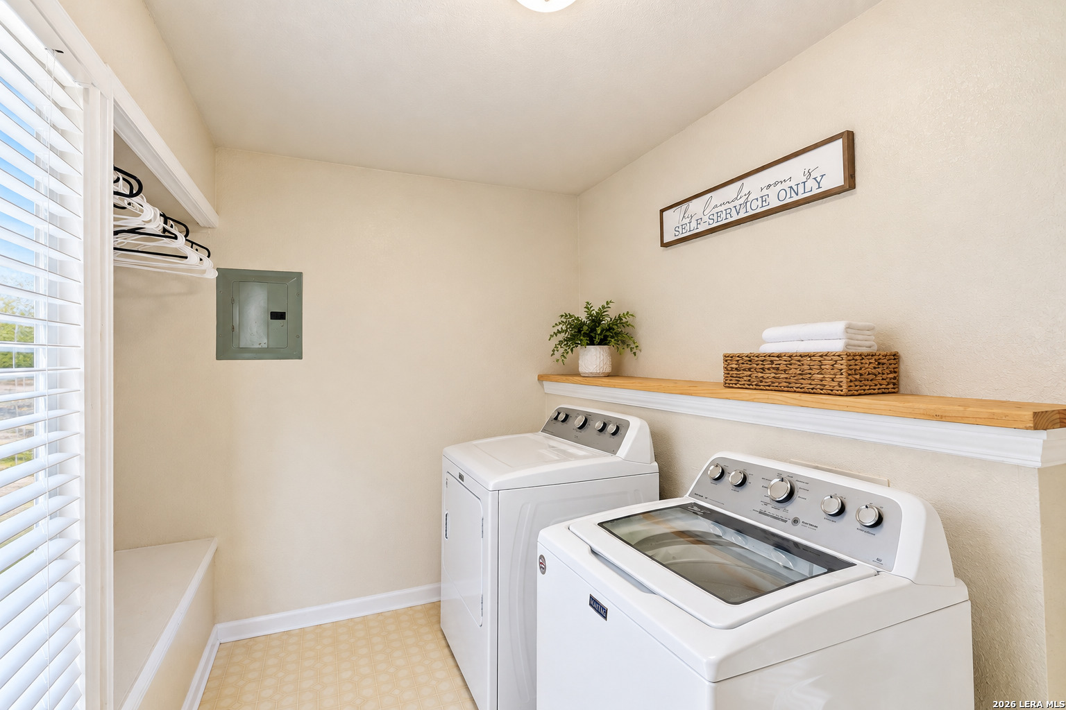 1448 W SUMMIT AVE, San Antonio, TX 78201