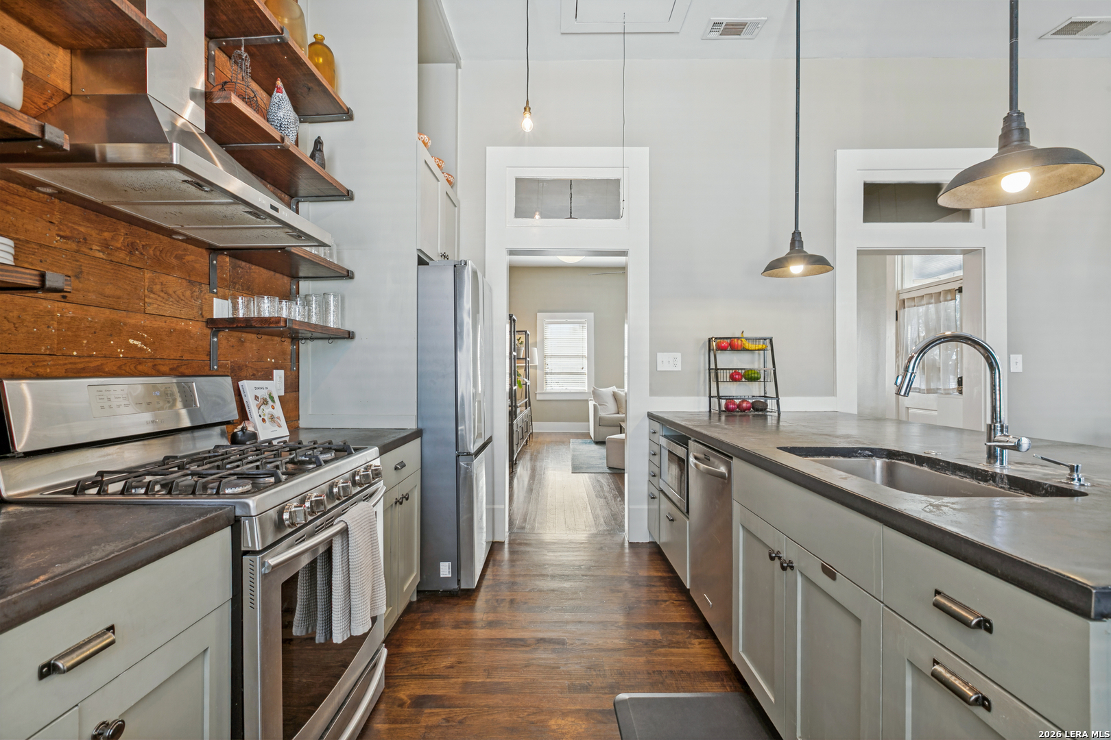 904 N PINE ST, San Antonio, TX 78202