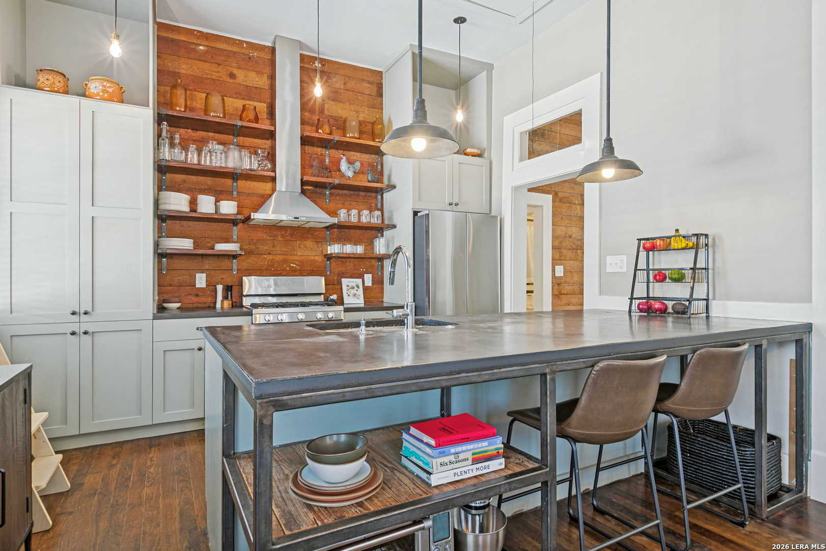 904 N PINE ST, San Antonio, TX 78202