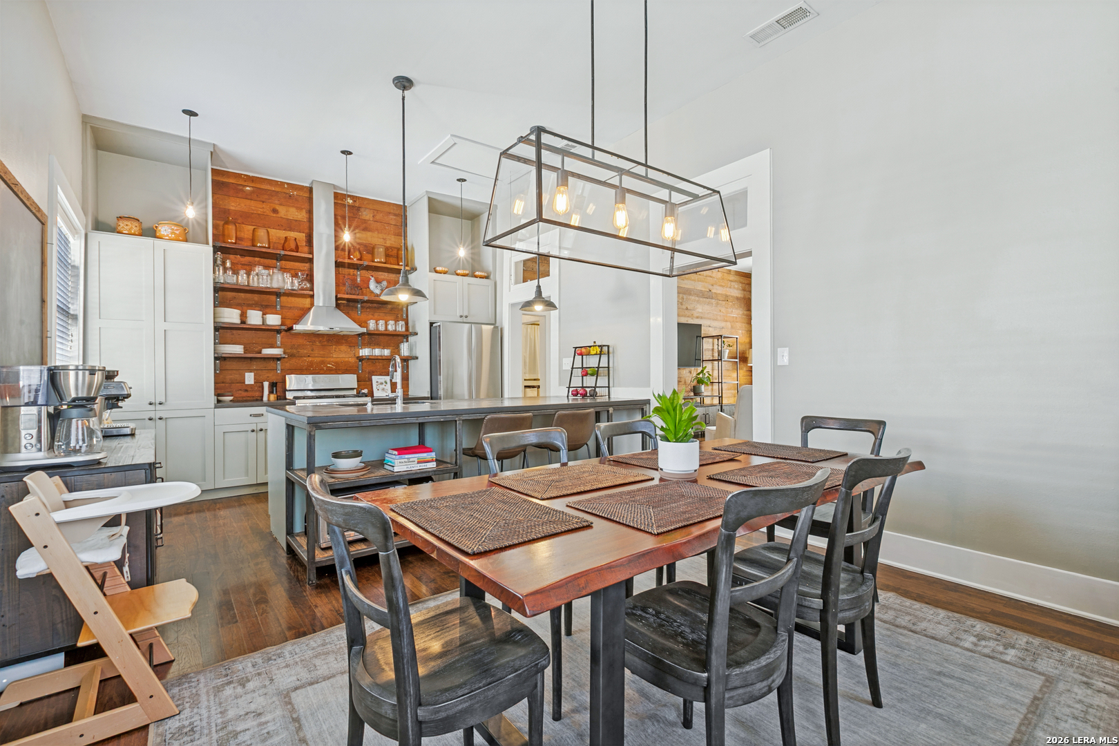 904 N PINE ST, San Antonio, TX 78202