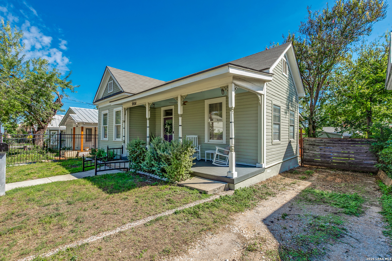 Photo 2 of Single family home for sale at 904 N Pine St, San Antonio, TX 78202 | MLS# 2020000 | Listing updated on 2026-10-07