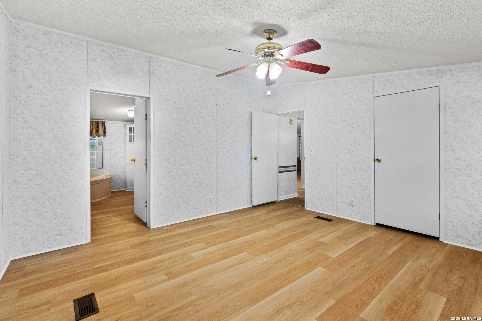322 SHADY OAKS DR, Floresville, TX 78114