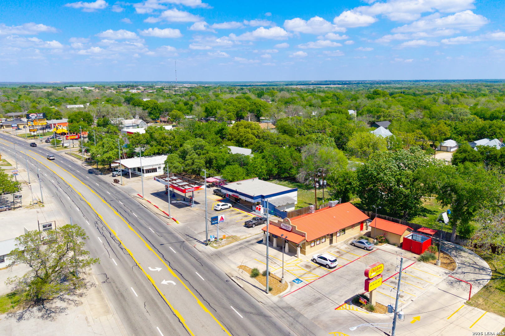 725 S Brazos St, Lockhart, TX 78644