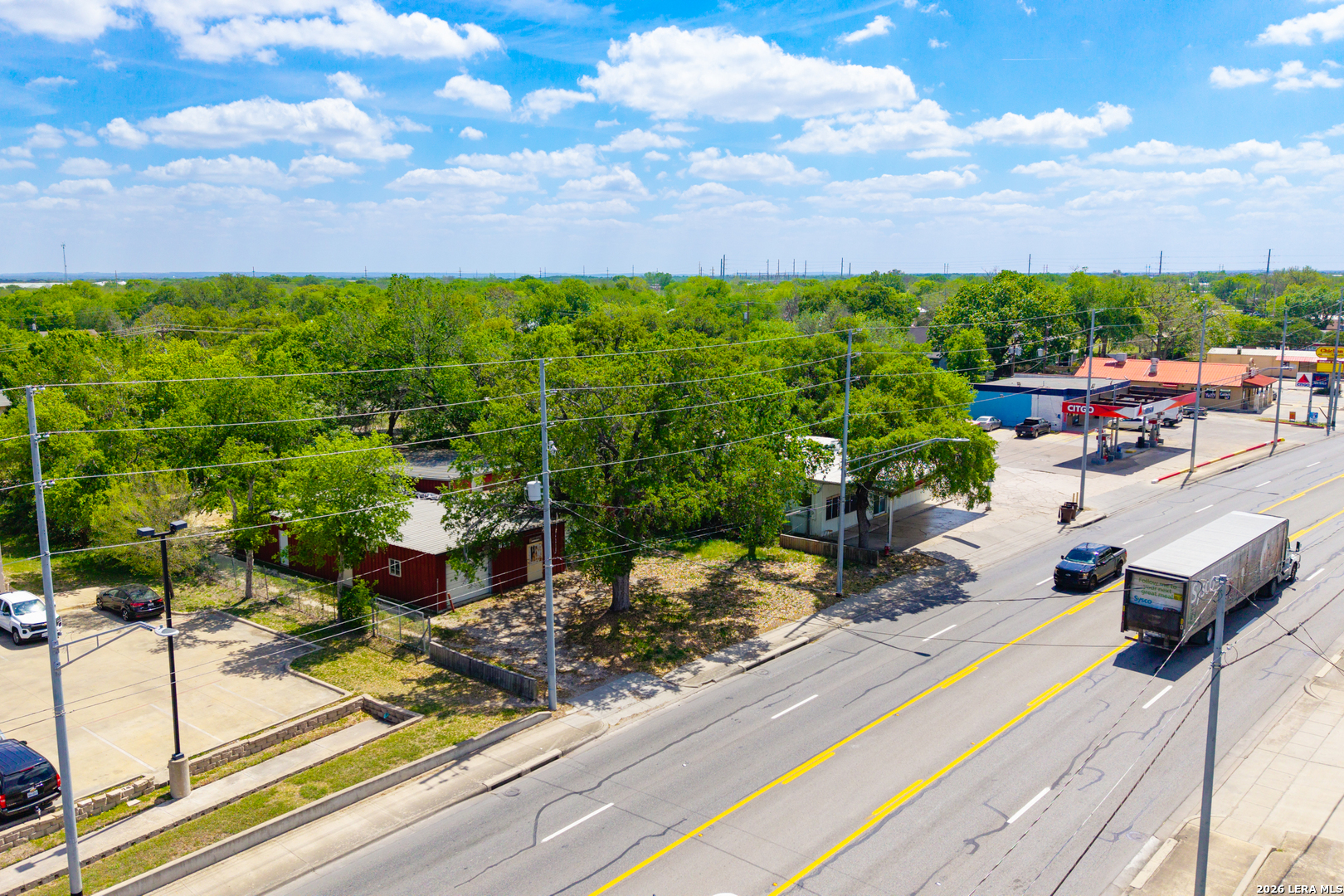 725 S Brazos St, Lockhart, TX 78644