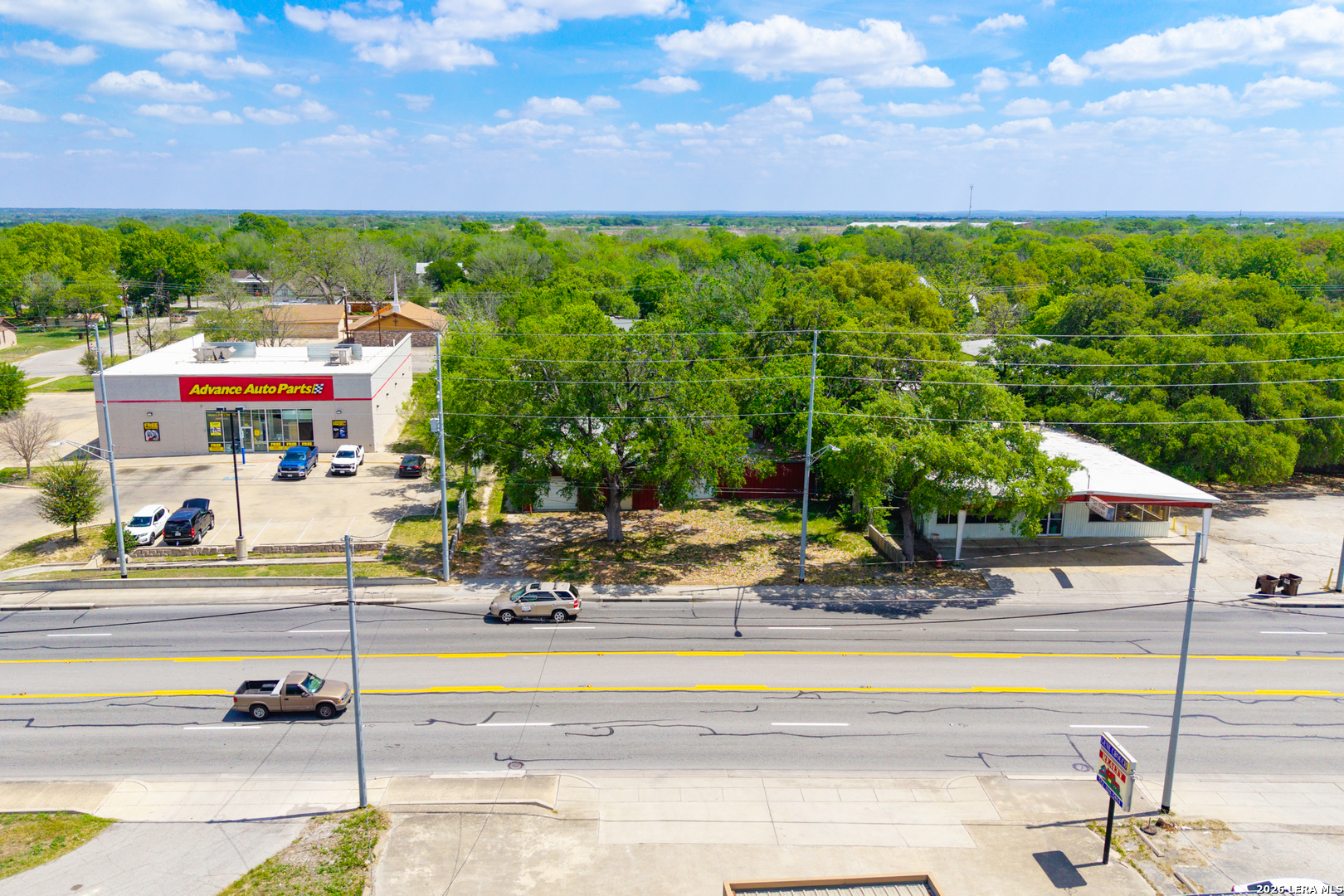 725 S Brazos St, Lockhart, TX 78644