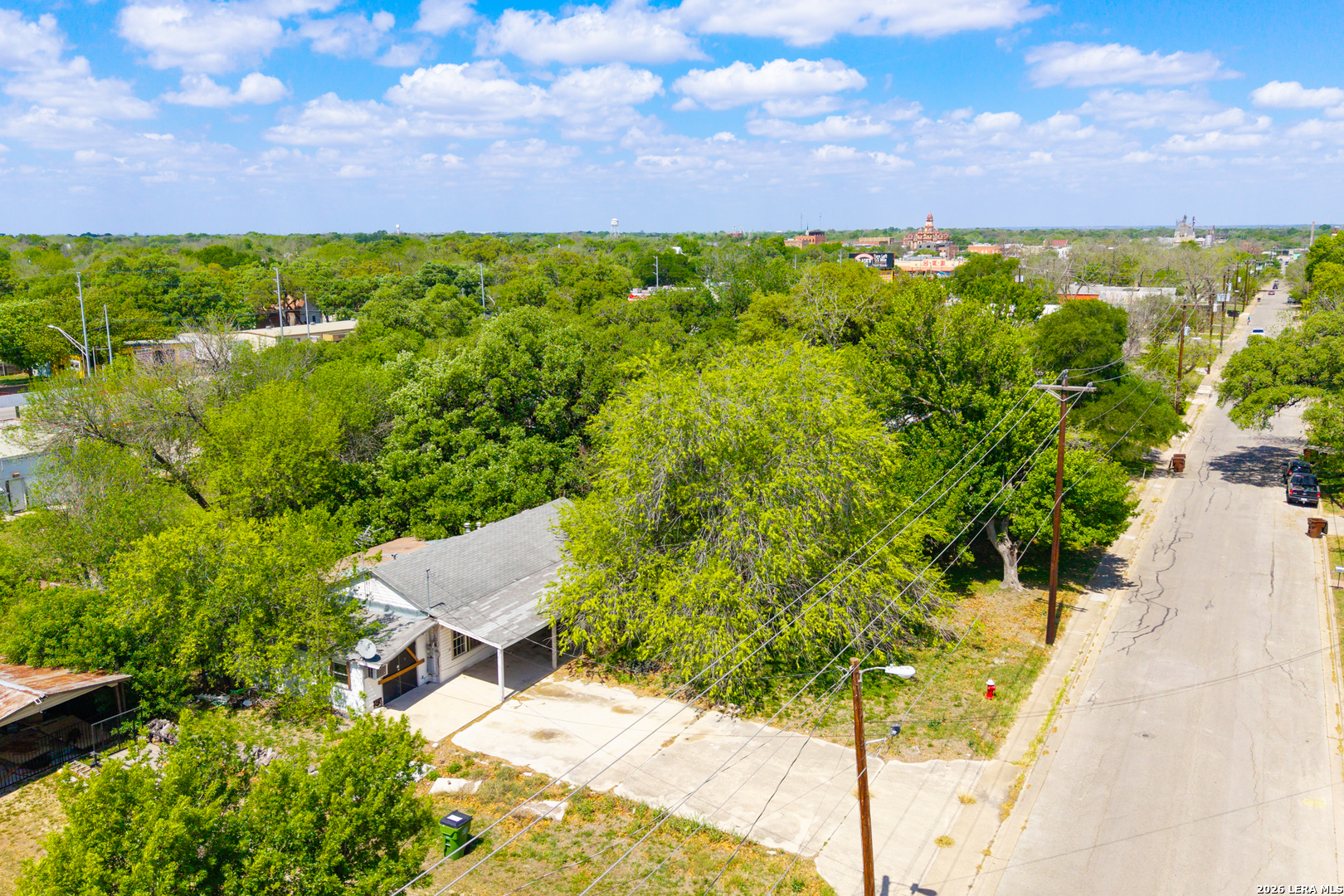 725 S Brazos St, Lockhart, TX 78644