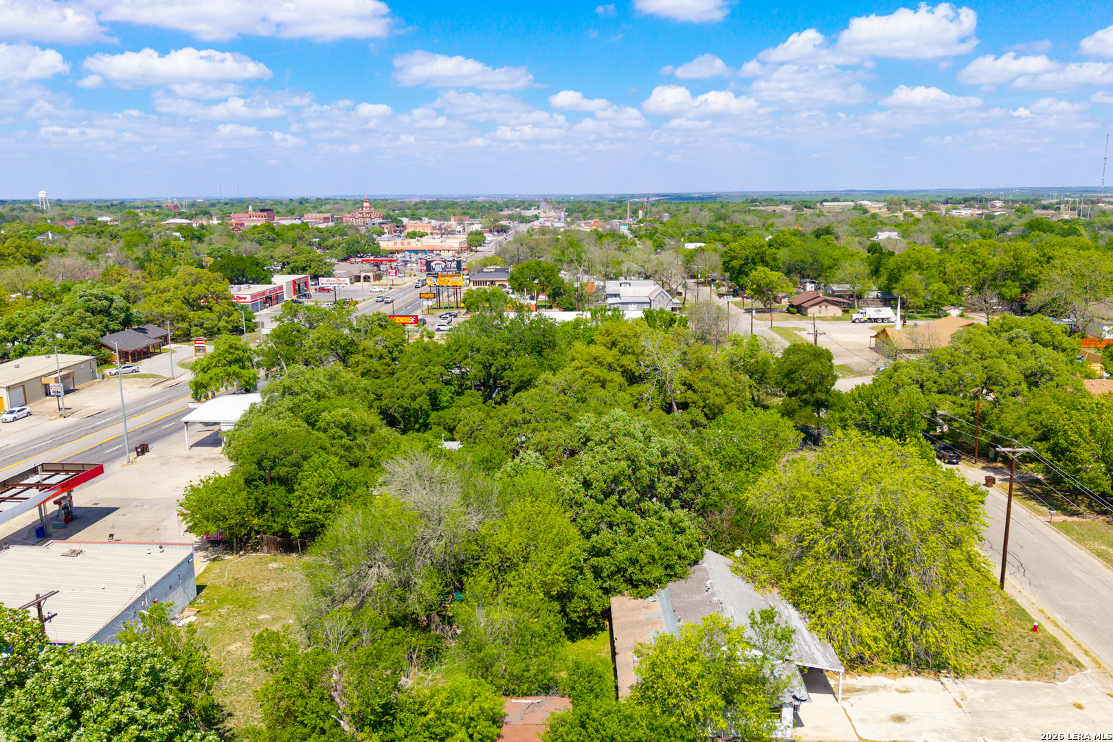 725 S Brazos St, Lockhart, TX 78644