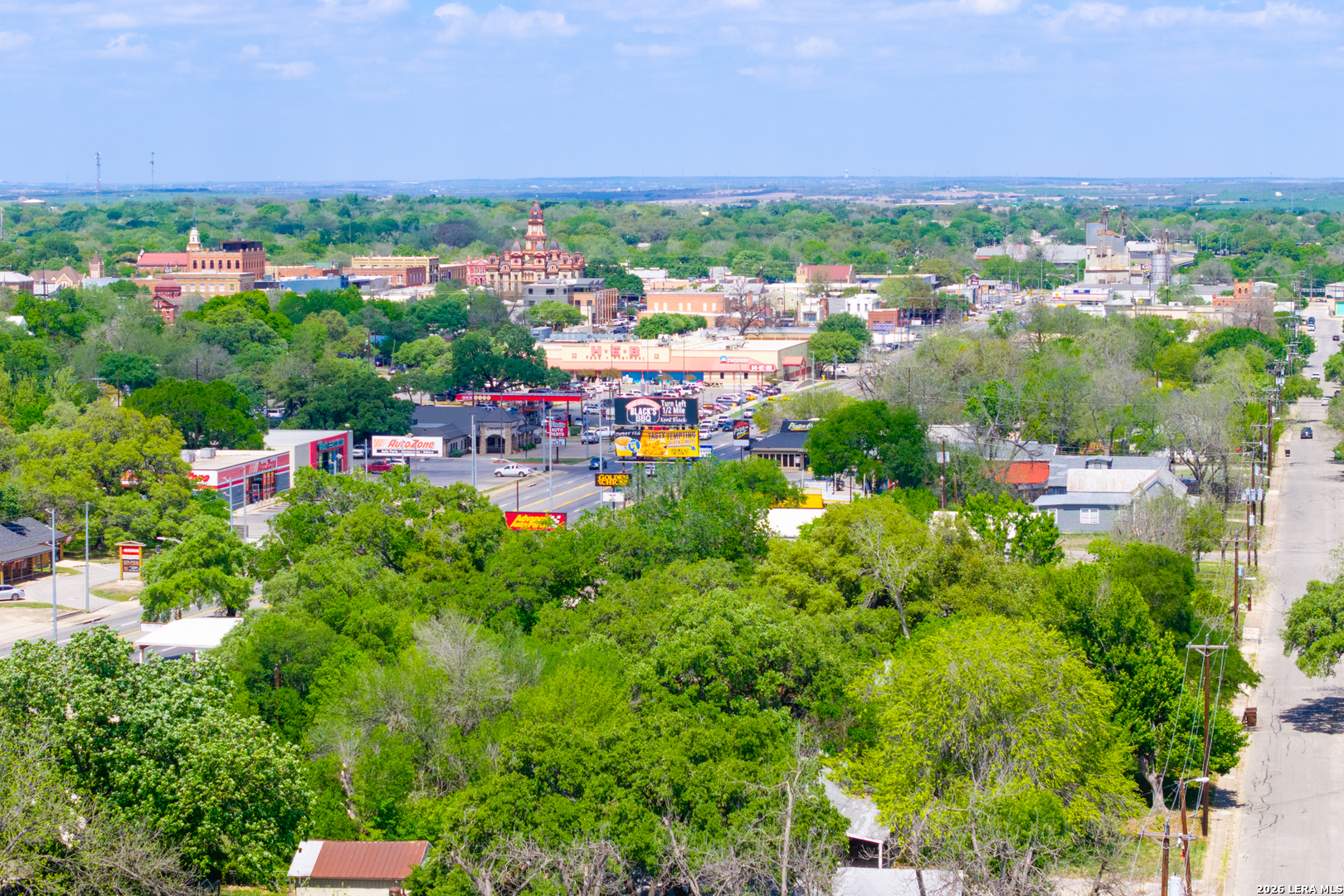 725 S Brazos St, Lockhart, TX 78644