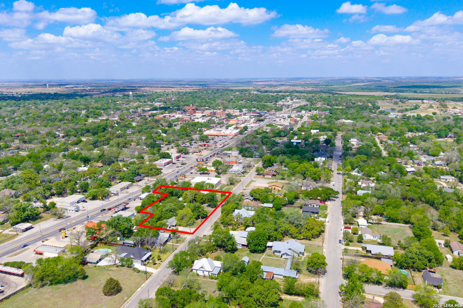 725 S Brazos St, Lockhart, TX 78644
