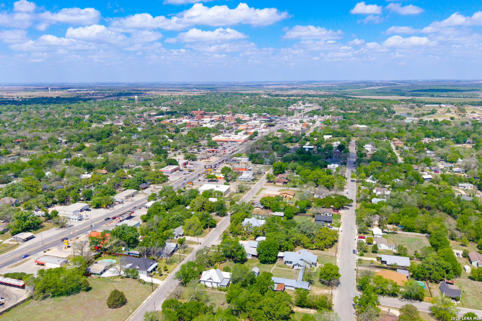 725 S Brazos St, Lockhart, TX 78644