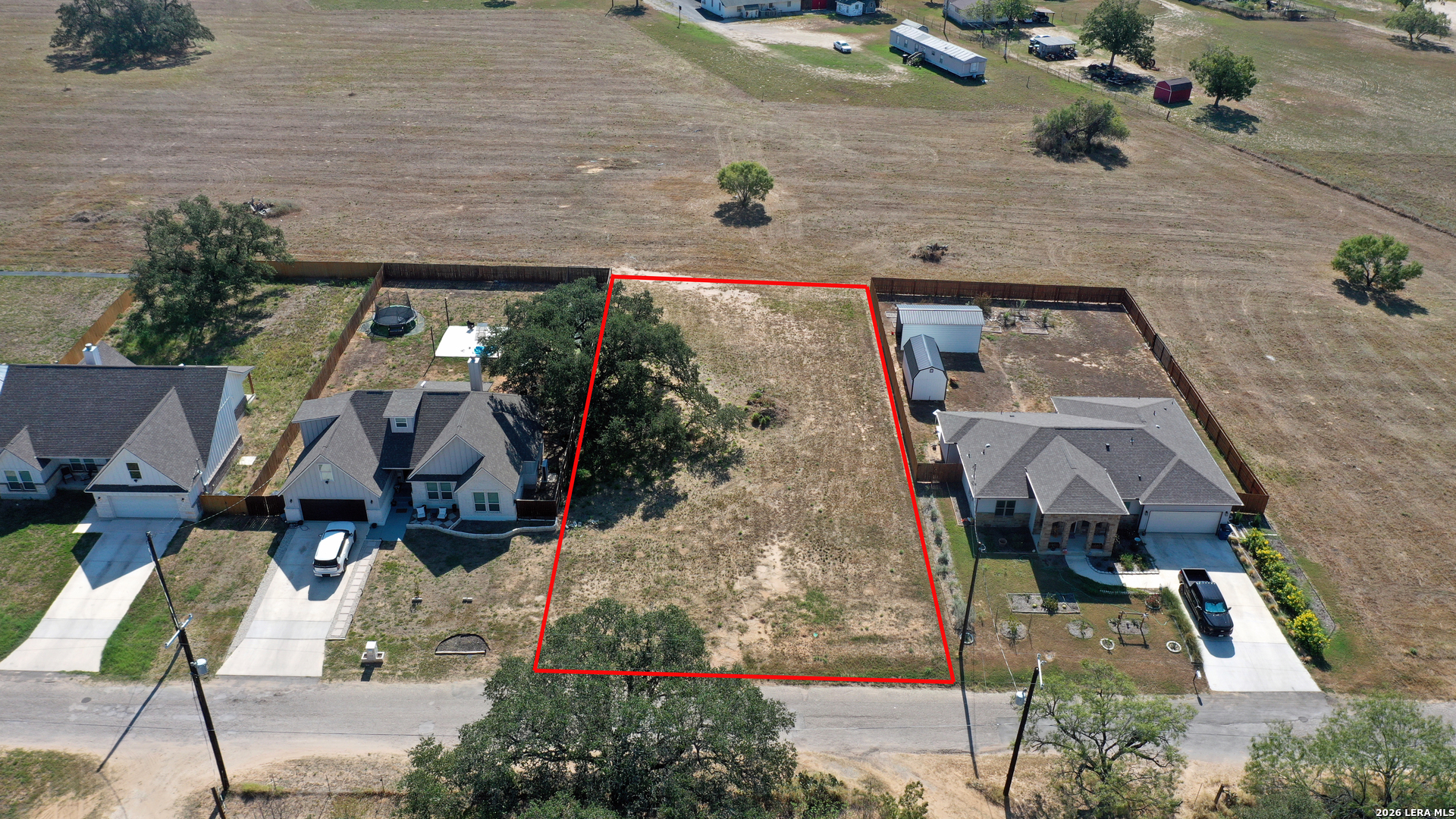 1108 Devine Dr, Devine, TX 78016