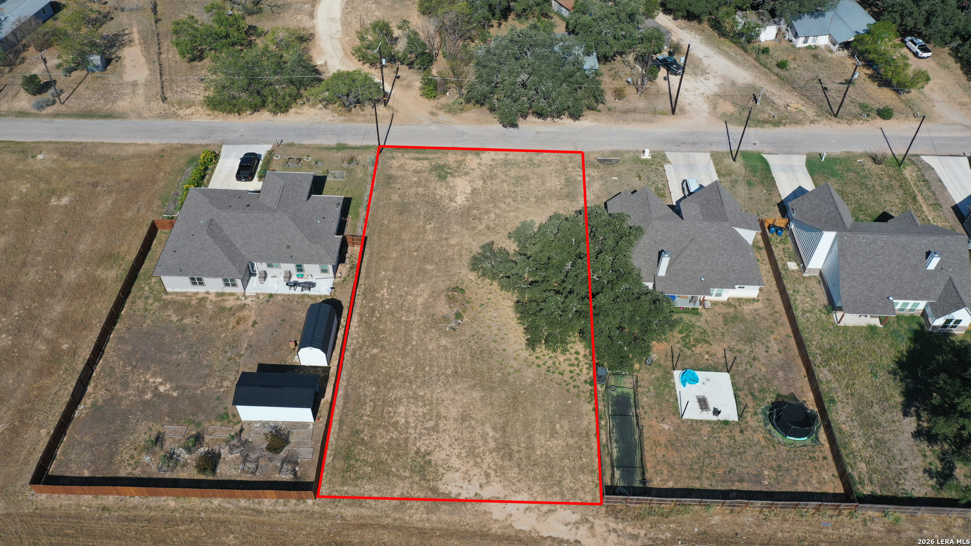 1108 Devine Dr, Devine, TX 78016