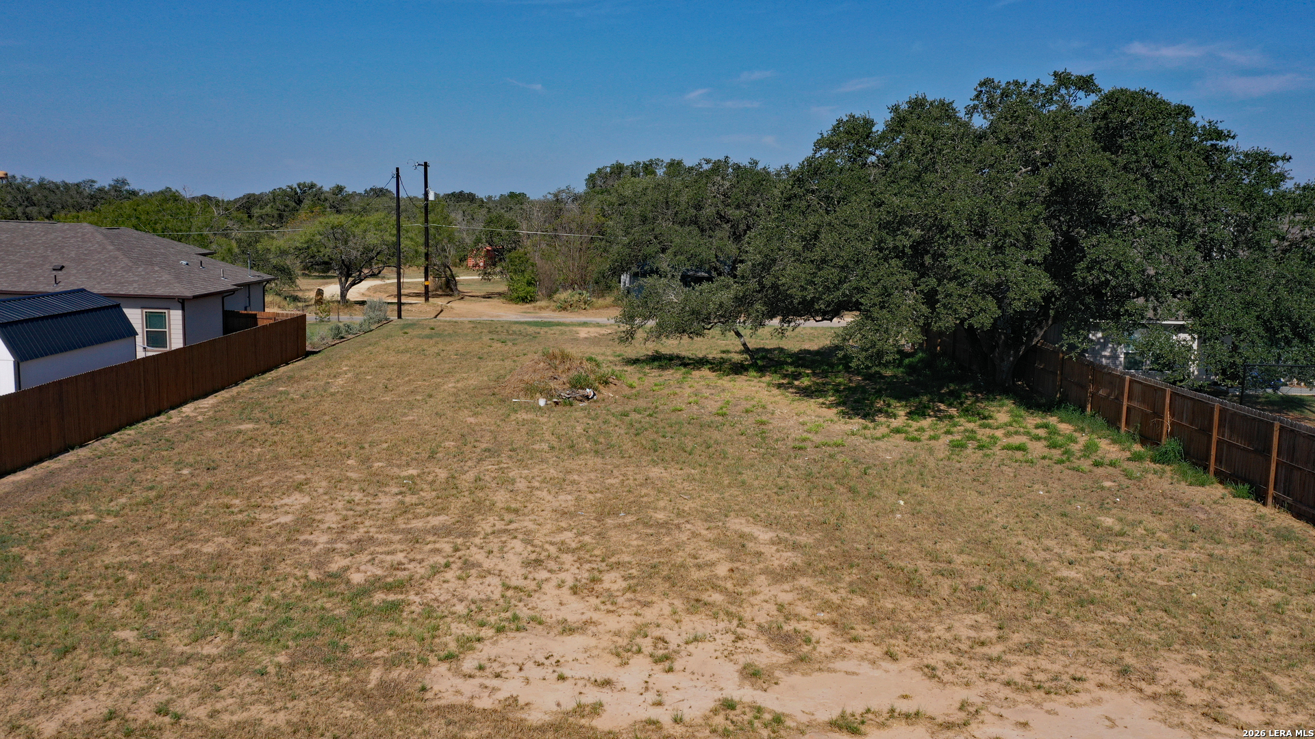 1108 Devine Dr, Devine, TX 78016