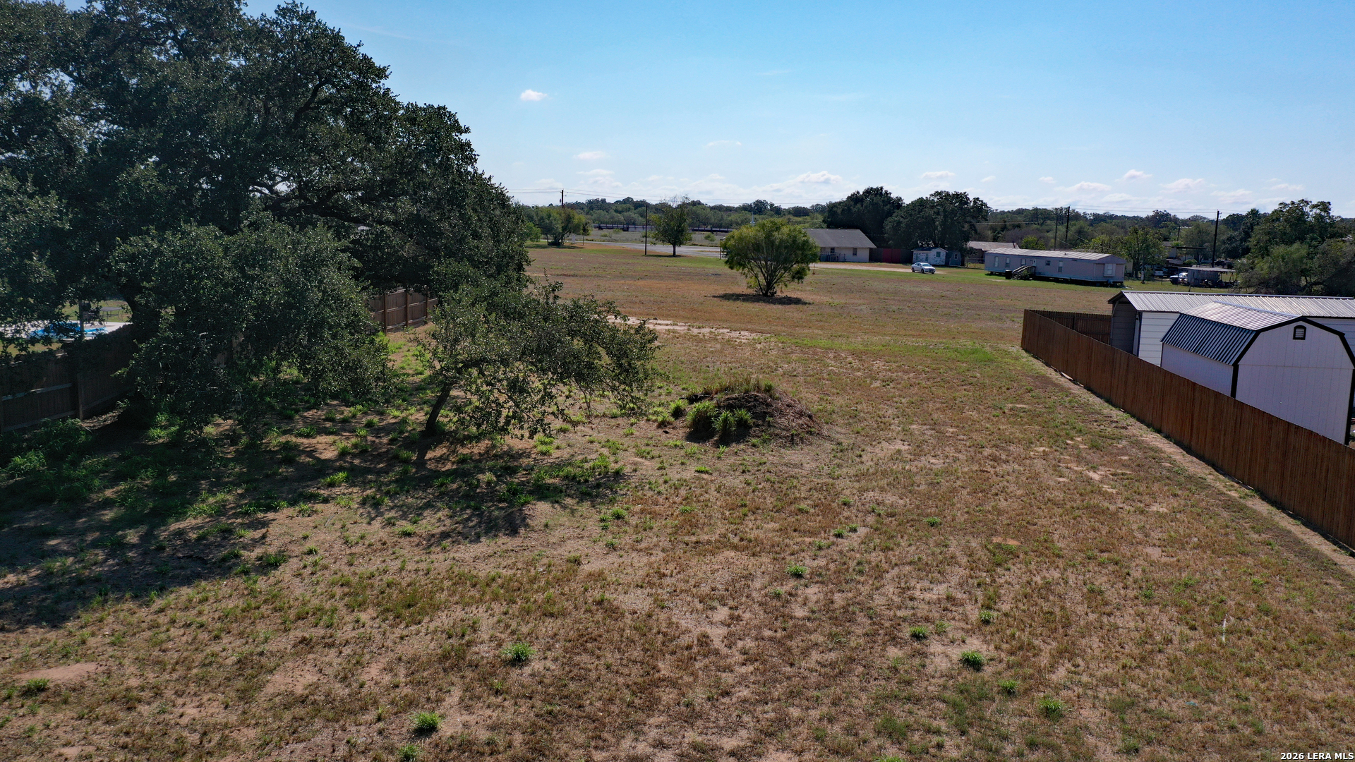 1108 Devine Dr, Devine, TX 78016