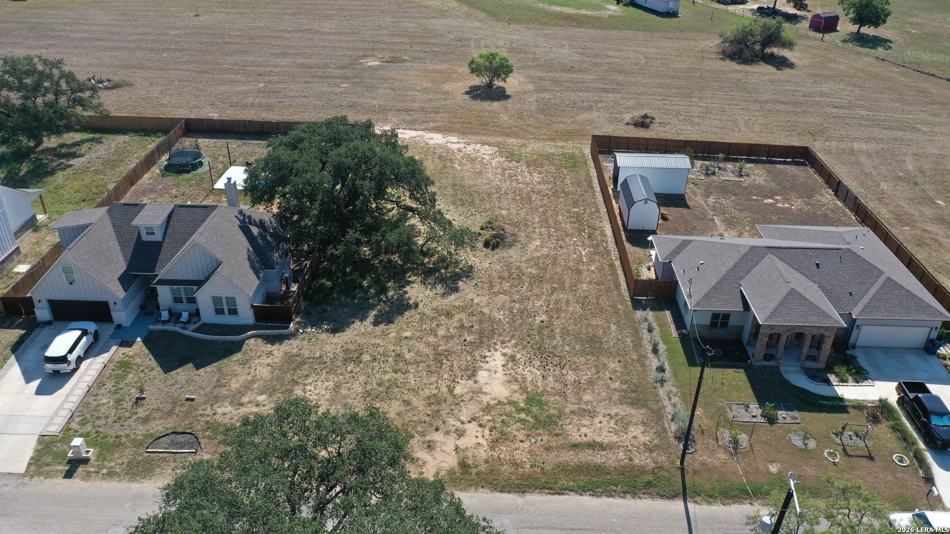 1108 Devine Dr, Devine, TX 78016
