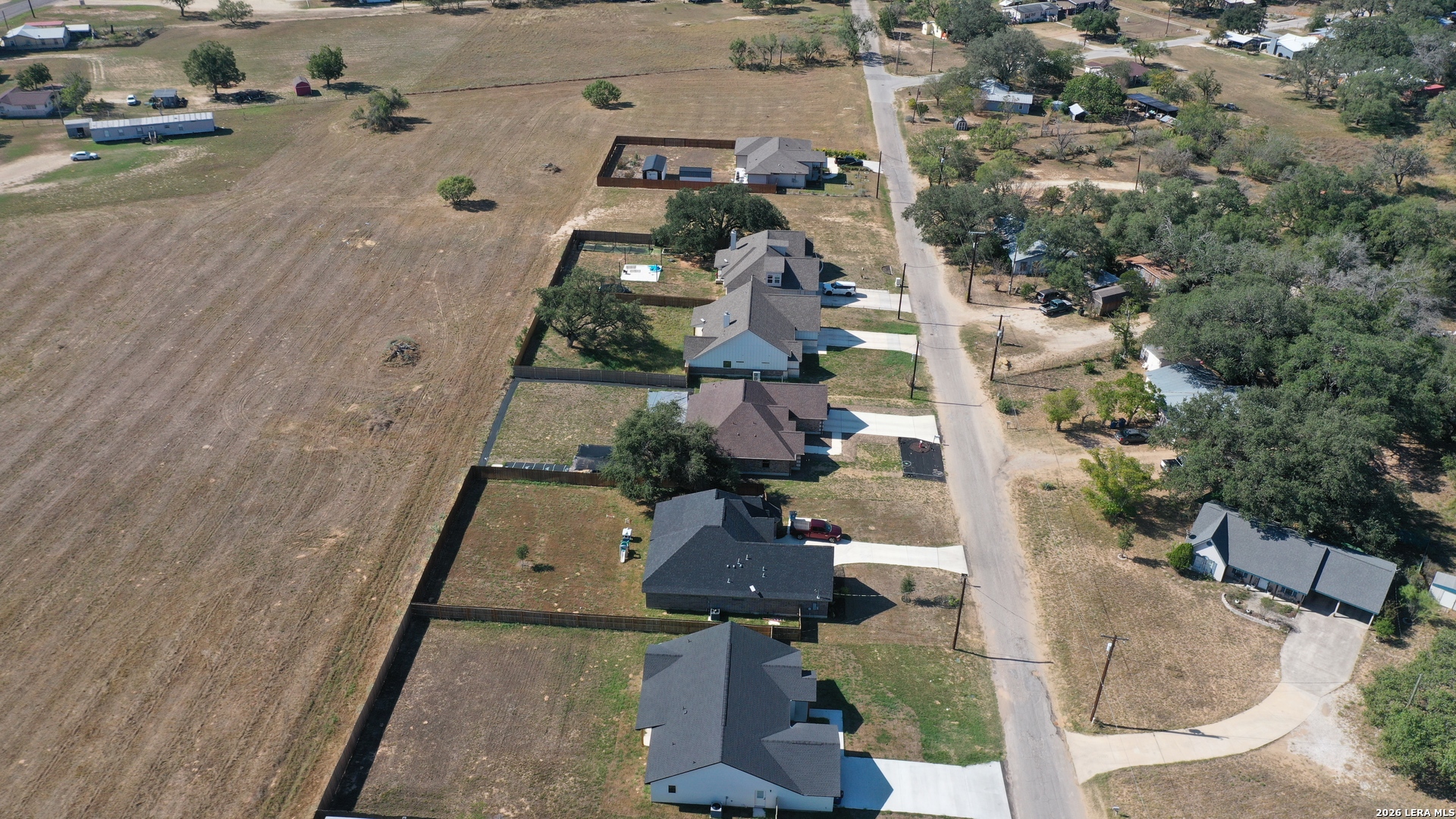 1108 Devine Dr, Devine, TX 78016
