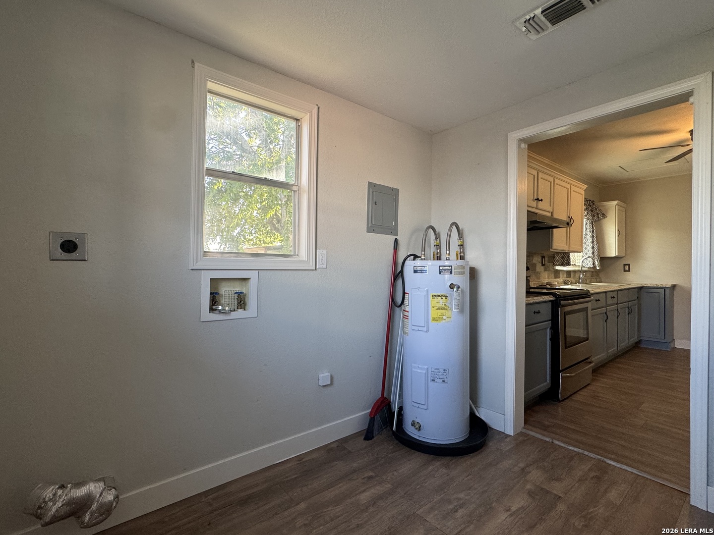 311 W GOODWIN ST, Pleasanton, TX 78064