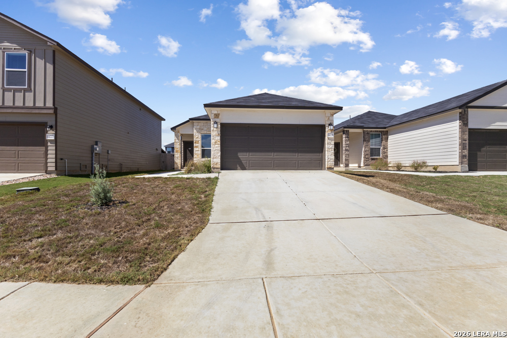 14223 Gamefish Run, Elmendorf, TX 78112