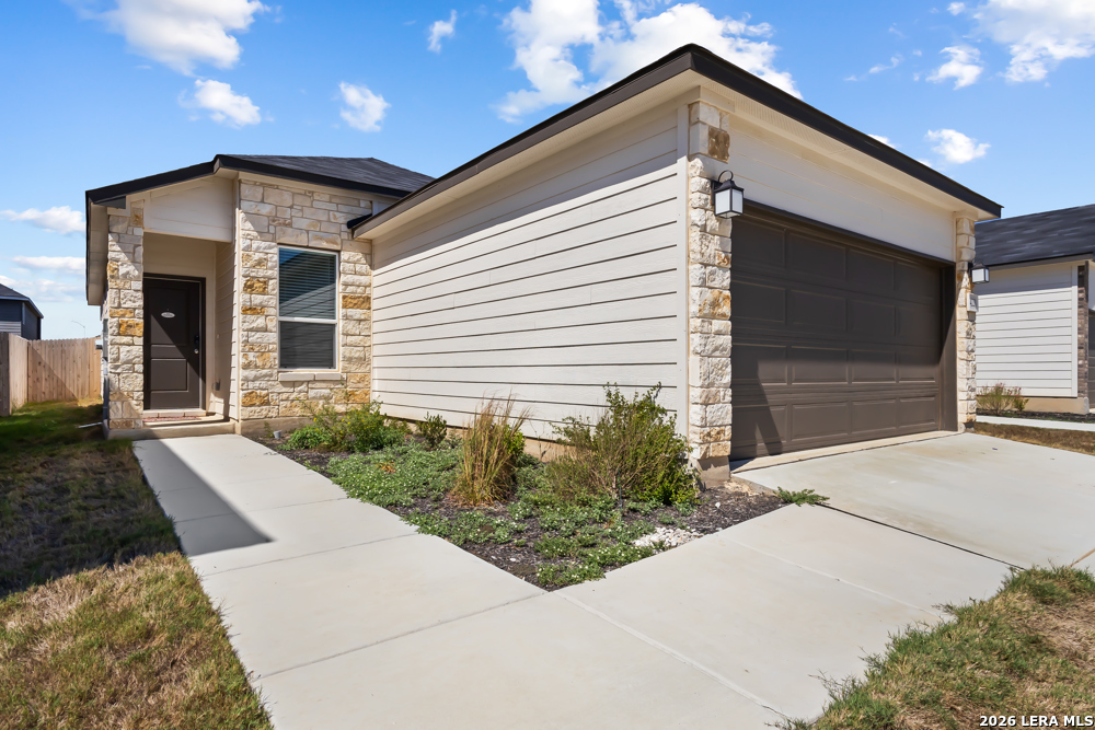 14223 Gamefish Run, Elmendorf, TX 78112