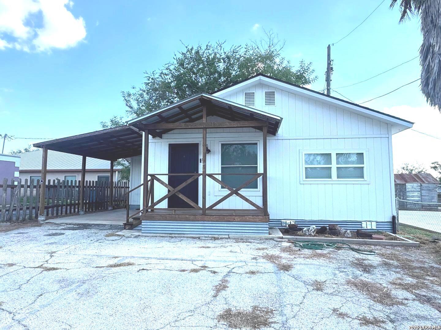 311 W GOODWIN ST, Pleasanton, TX 78064