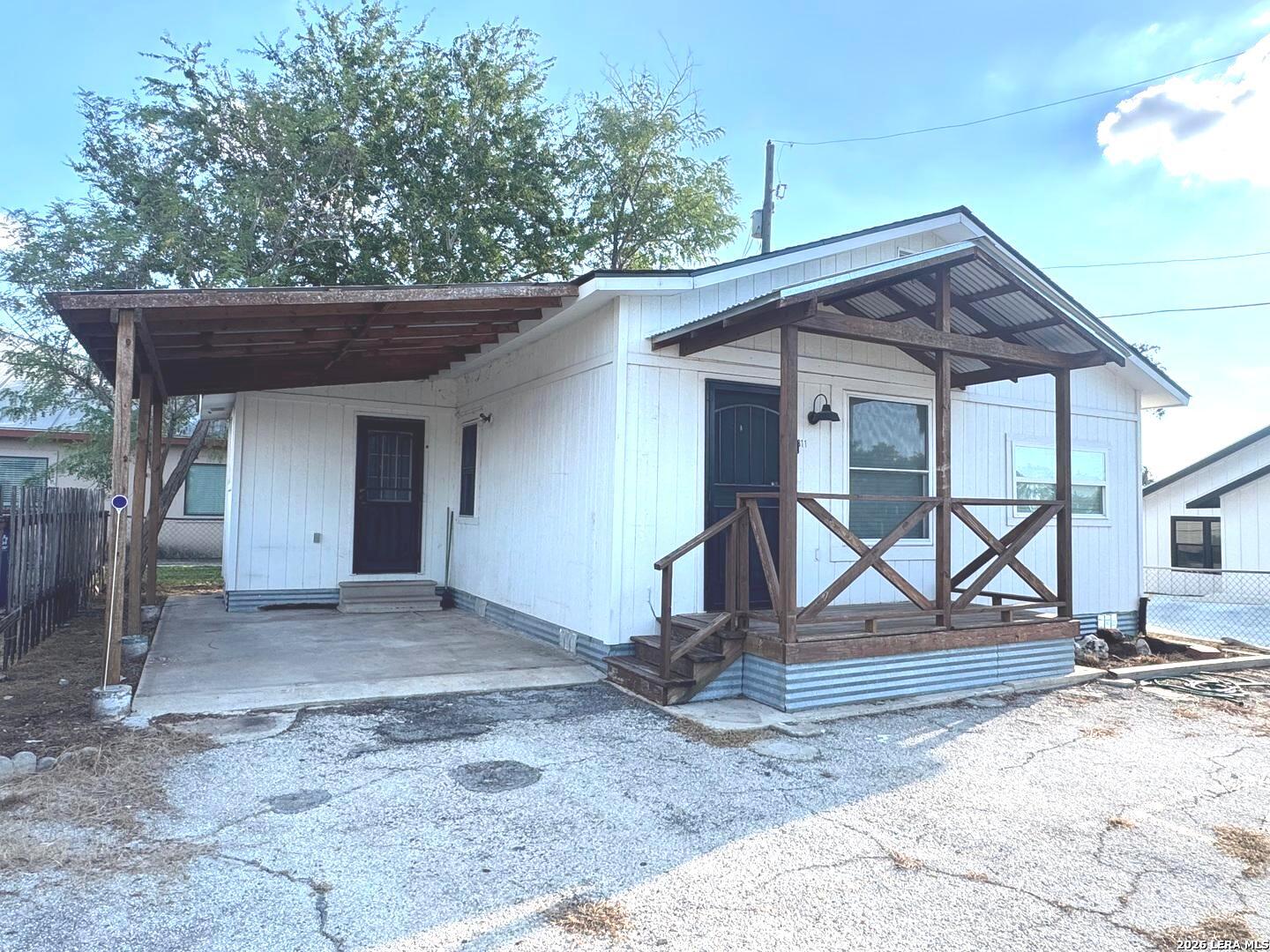 311 W GOODWIN ST, Pleasanton, TX 78064