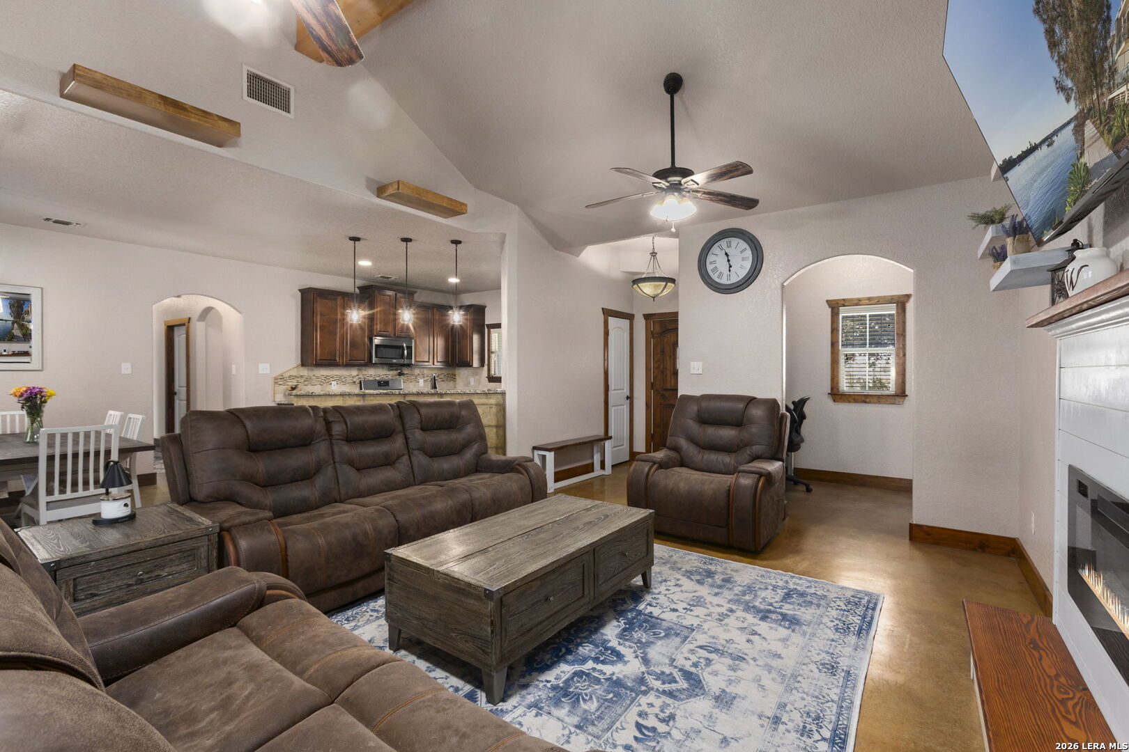 193 County Road 271, Rio Medina, TX 78066