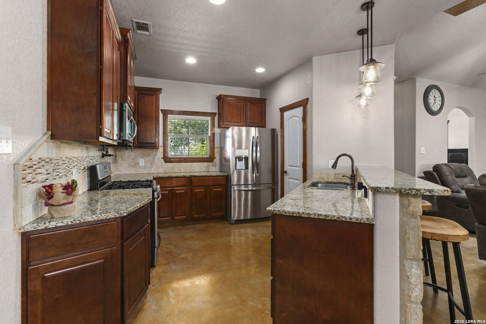 193 County Road 271, Rio Medina, TX 78066